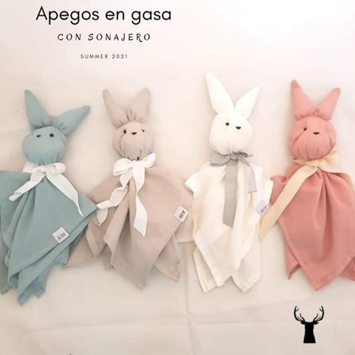 APEGO EN GASA GRANDE CON SONAJERO  – Pañalera Belyan